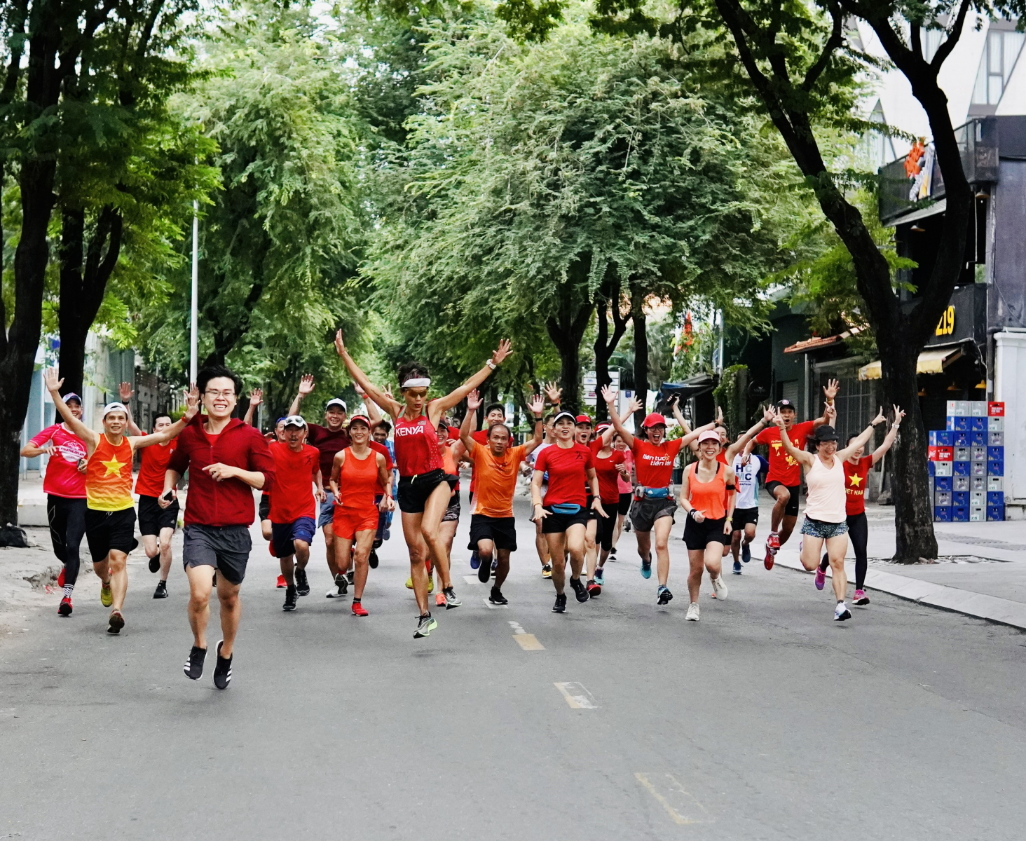 Vui khỏe - chạy “vẽ” số trên đường 